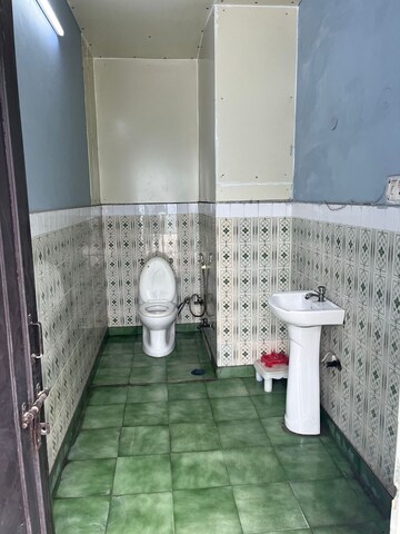 Bathroom in 1 BHK Independent House at RWA Apartments Sector 39, Sector 39 – for Rent