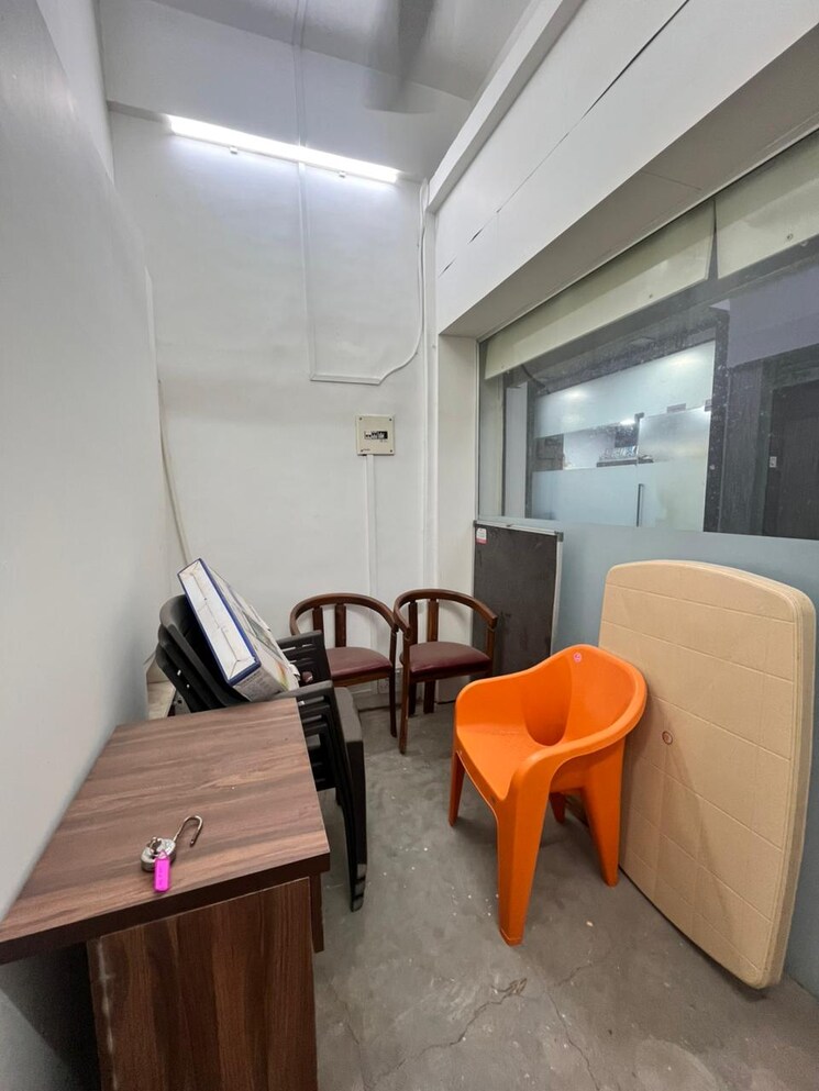 Team Area, juhu Commercial Office Space 300 Sq.Ft. In Juhu Mumbai 8799533