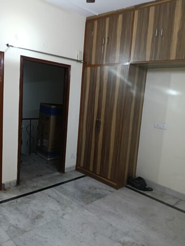 Room in 2 BHK Independent House at RWA Apartments Sector 30, Sector 30 – for Rent