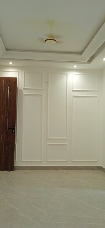 Building Lobby in 2 BHK Builder Floor at Mahavir Enclave 1 – for Rent