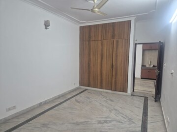 Room in 3 BHK Independent House at RWA Apartments Sector 50, Sector 50 – for Rent