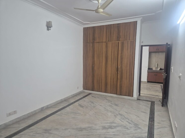 Room, rwa-apartments-sector-50 3 Bedroom 250 Sq.Mt. Independent House In Sector 50 Noida 8799536