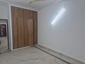 Room in 3 BHK Independent House at RWA Apartments Sector 50, Sector 50 – for Rent