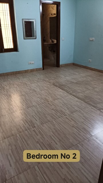 Room in 3 BHK Independent House at RWA Apartments Sector 50, Sector 50 – for Rent