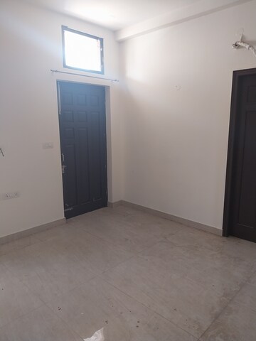 Furnished Amenities in 4 BHK Builder Floor at BPTP Parklands, Sector 76 – for Rent