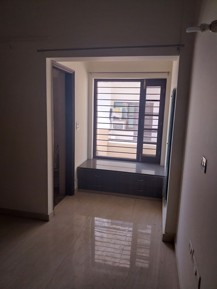 Room, bptp-parklands 4 Bedroom 300 Sq.Yd. Builder Floor In Sector 76 Faridabad 8799548