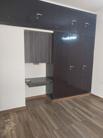 Furnished Amenities in 4 BHK Builder Floor at BPTP Parklands, Sector 76 – for Rent