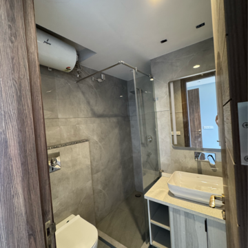 Bathroom in 4 BHK Builder Floor at Dlf City Phase 3 – for Sale