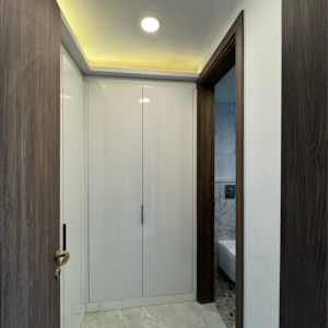 Building Lobby in 4 BHK Builder Floor at Dlf City Phase 3 – for Sale