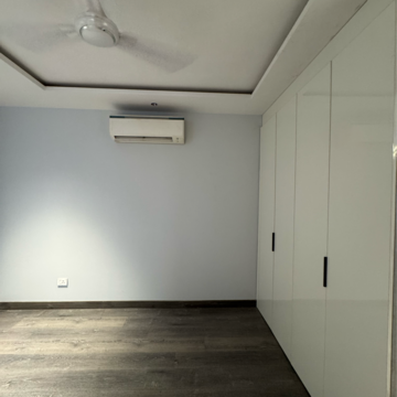 Room in 4 BHK Builder Floor at Dlf City Phase 3 – for Sale