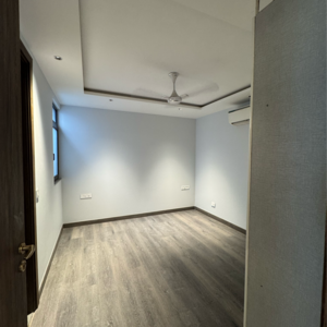 Furnished Amenities in 4 BHK Builder Floor at Dlf City Phase 3 – for Sale