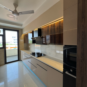 Kitchen in 4 BHK Builder Floor at Dlf City Phase 3 – for Sale