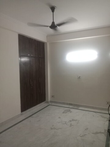 Room in 3 BHK Independent House at RWA Apartments Sector 52, Sector 52 – for Rent