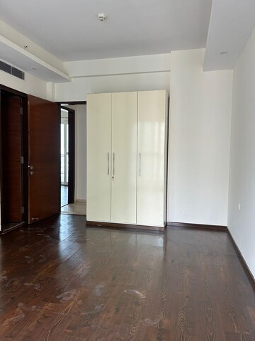 Room in 3.5 BHK Apartment at Antriksh Nature, Sector 52 – for Sale