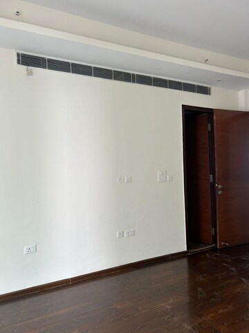 Room in 3.5 BHK Apartment at Antriksh Nature, Sector 52 – for Sale