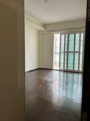 Room in 3.5 BHK Apartment at Antriksh Nature, Sector 52 – for Sale