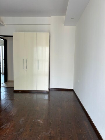 Room in 3.5 BHK Apartment at Antriksh Nature, Sector 52 – for Sale