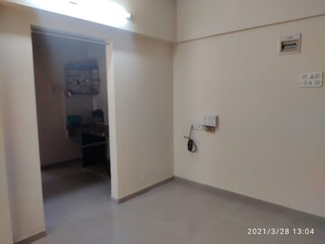 Room in 1 BHK Apartment at Yash Trinity, Dadar West – for Rent