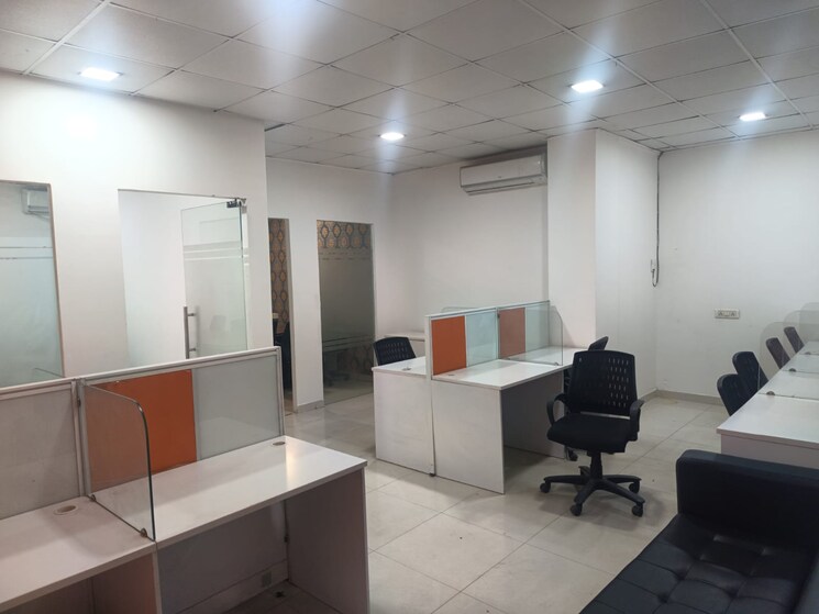 Team Area, sector 63 Commercial Office Space 1800 Sq.Ft. In Sector 63 Noida 8799633