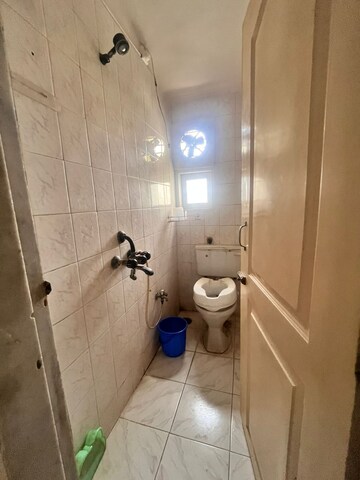 Bathroom in 1 BHK Apartment at Andheri West – for Rent