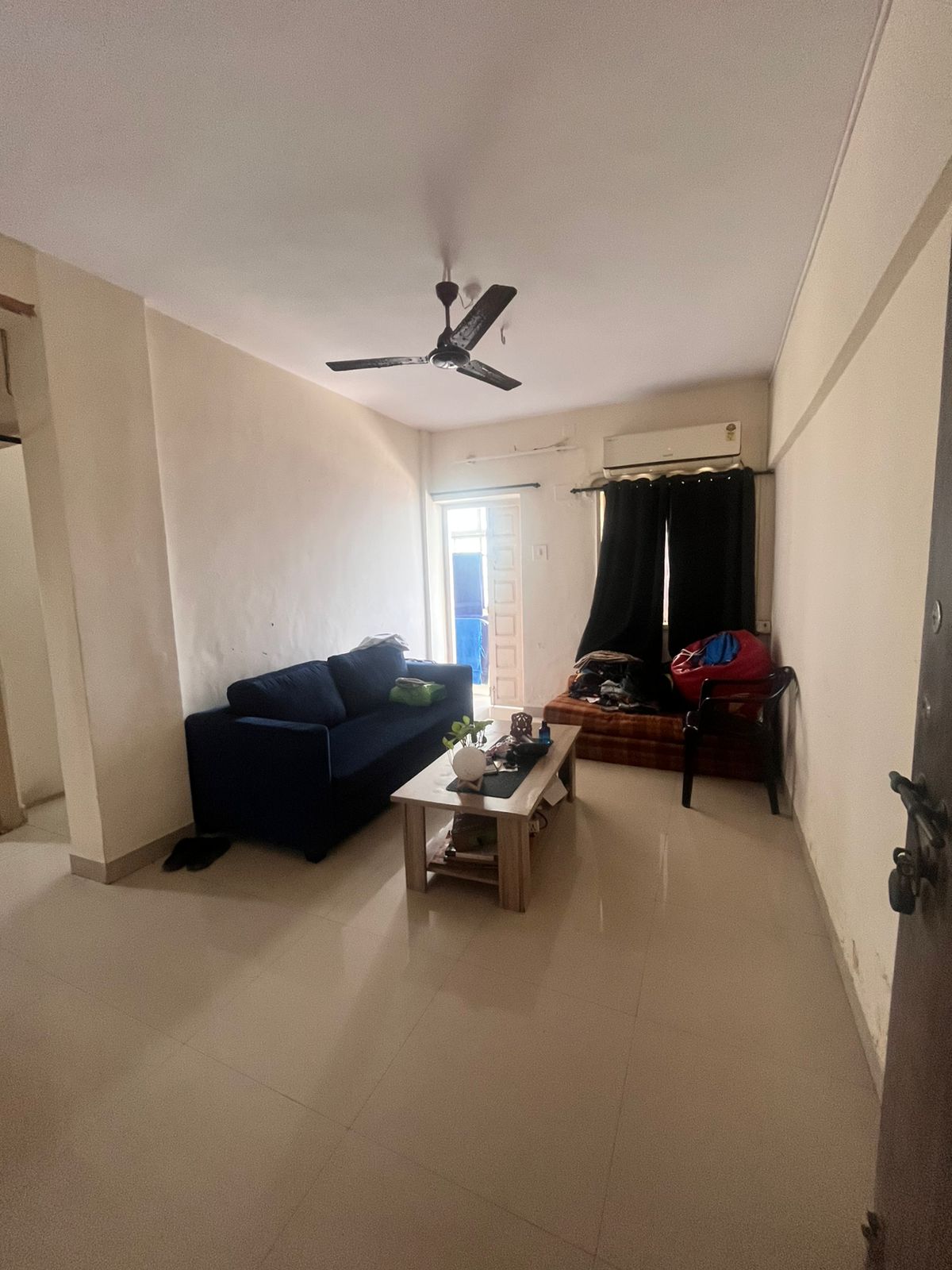1.5 BHK Apartment For Rent in Seven Bungalows, Jp Road,
