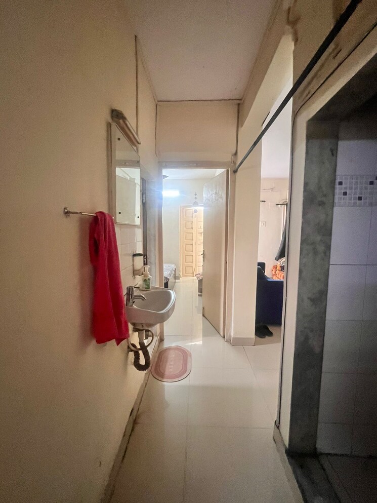 Bathroom, andheri west 1.5 Bedroom 600 Sq.Ft. Apartment In Andheri West Mumbai 8799650