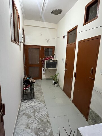  2 BHK Independent House at Sector 9a – for Rent