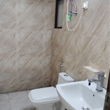 Bathroom in 1 BHK Builder Floor at Saket – for Rent