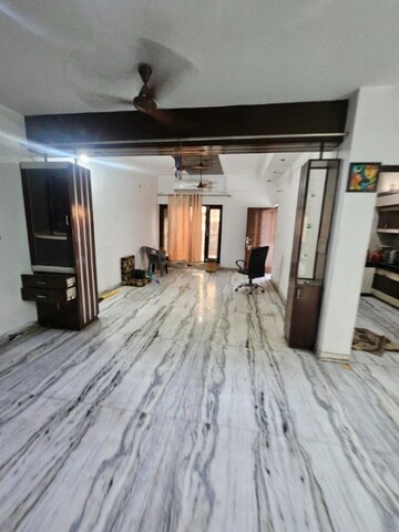 Building Lobby in 3 BHK Independent House at Sector 17 – for Rent