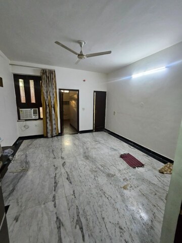 Room in 3 BHK Independent House at Sector 17 – for Rent