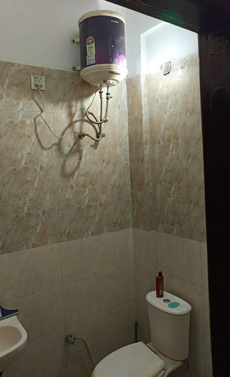 Bathroom, vip road 1 RK 550 Sq.Ft. Apartment In Vip Road Zirakpur 8799667