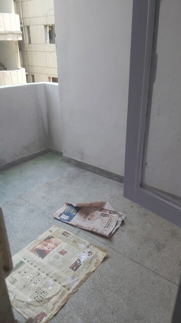 Furnished Amenities in 2.5 BHK Apartment at Indian Express Apartments, Mayur Vihar 1 – for Rent