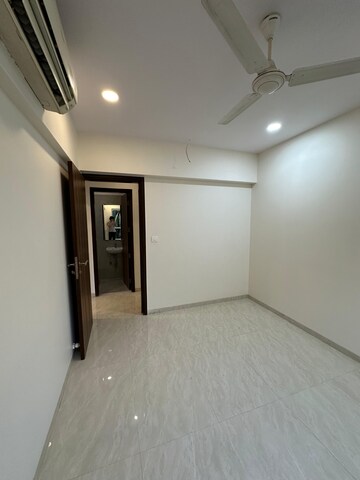 Room in 2 BHK Apartment at Supreme 19, Lokhandwala – for Rent