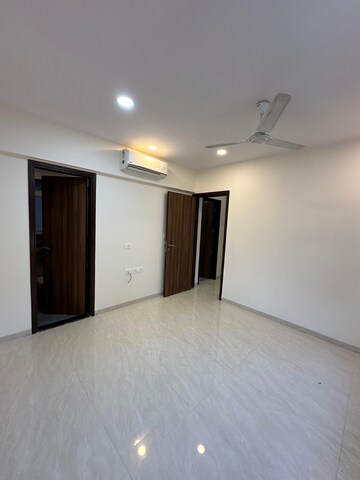 Room in 2 BHK Apartment at Supreme 19, Lokhandwala – for Rent