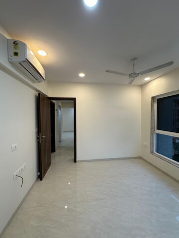 Room in 2 BHK Apartment at Supreme 19, Lokhandwala – for Rent