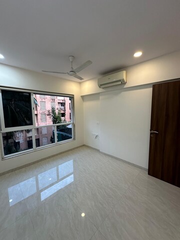 Room in 2 BHK Apartment at Supreme 19, Lokhandwala – for Rent