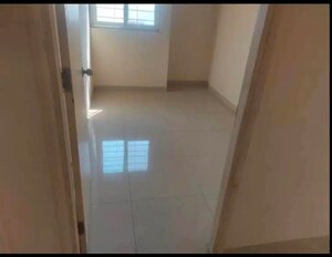 Room in 2.5 BHK Apartment at Amanora Trendy Homes, Hadapsar – for Sale