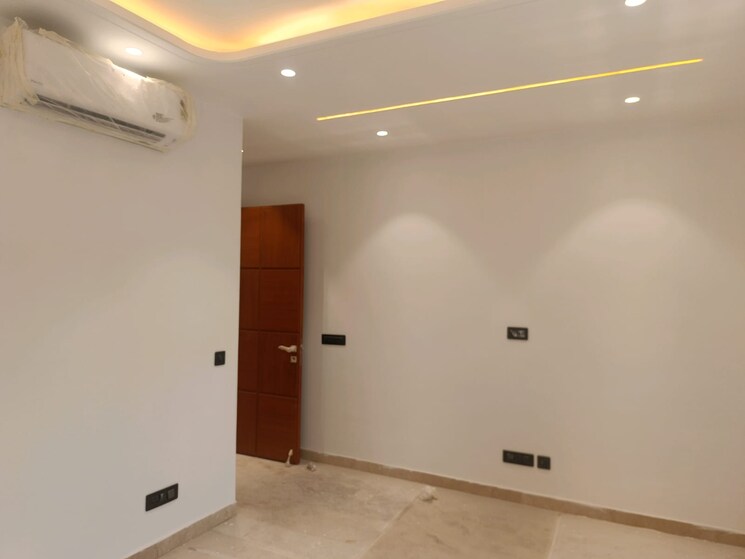 Room, navjeevan vihar 4 Bedroom 265 Sq.Yd. Builder Floor In Navjeevan Vihar Delhi 8799712