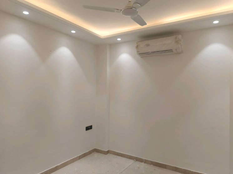 Room, navjeevan vihar 4 Bedroom 265 Sq.Yd. Builder Floor In Navjeevan Vihar Delhi 8799712