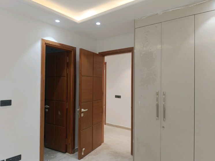 Room, navjeevan vihar 4 Bedroom 265 Sq.Yd. Builder Floor In Navjeevan Vihar Delhi 8799712