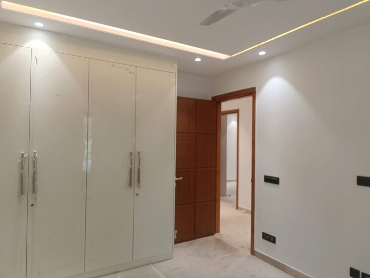 undefined, navjeevan vihar 4 Bedroom 265 Sq.Yd. Builder Floor In Navjeevan Vihar Delhi 8799712