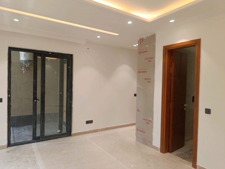 Room, navjeevan vihar 4 Bedroom 265 Sq.Yd. Builder Floor In Navjeevan Vihar Delhi 8799712