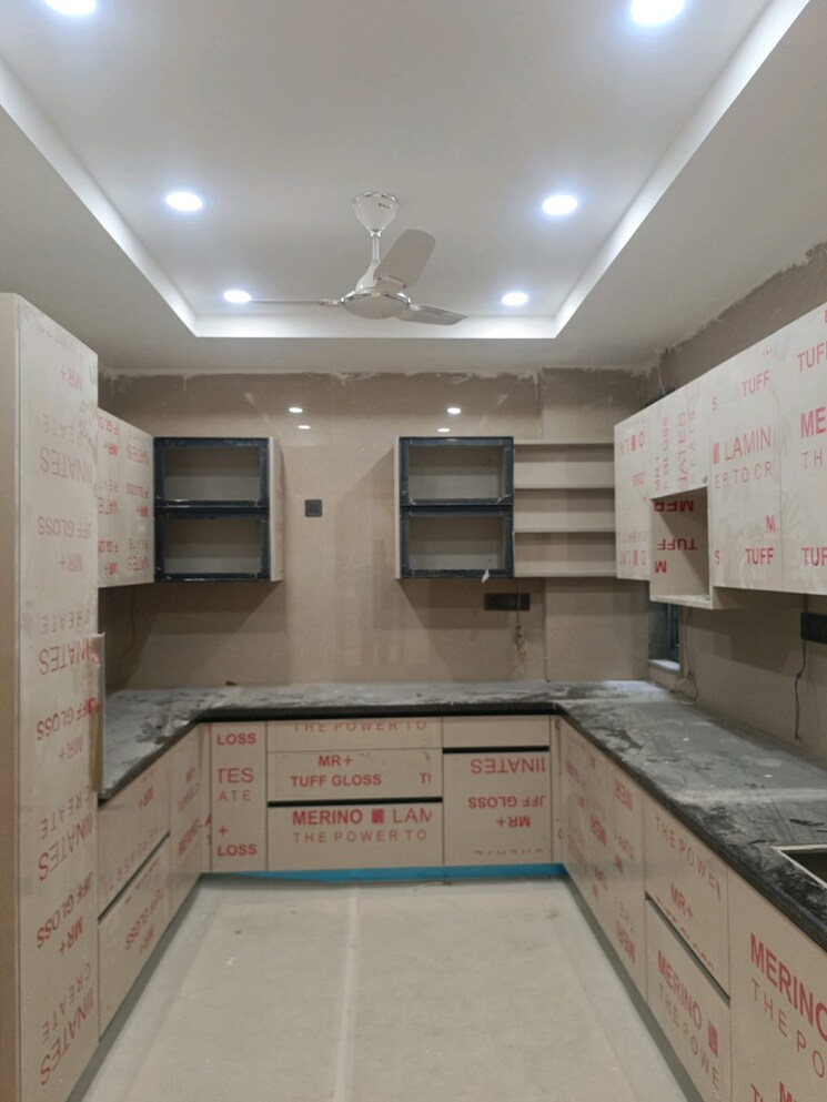 Kitchen, navjeevan vihar 4 Bedroom 265 Sq.Yd. Builder Floor In Navjeevan Vihar Delhi 8799712