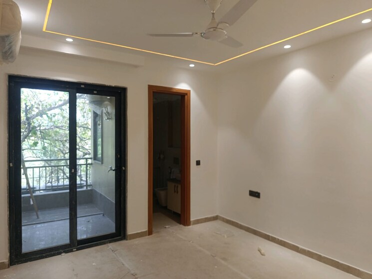 Room, navjeevan vihar 4 Bedroom 265 Sq.Yd. Builder Floor In Navjeevan Vihar Delhi 8799712