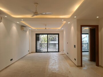 Room in 4 BHK Builder Floor at Navjeevan Vihar – for Rent
