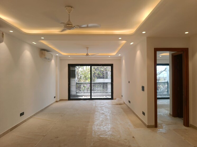 Room, navjeevan vihar 4 Bedroom 265 Sq.Yd. Builder Floor In Navjeevan Vihar Delhi 8799712