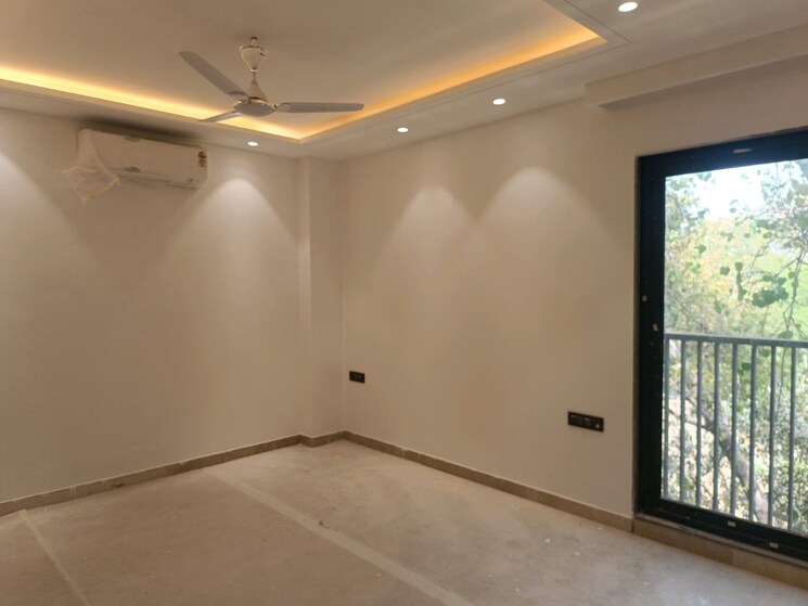 Room, navjeevan vihar 4 Bedroom 265 Sq.Yd. Builder Floor In Navjeevan Vihar Delhi 8799712