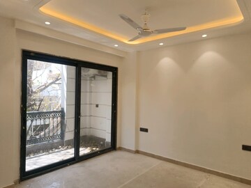 Room in 4 BHK Builder Floor at Navjeevan Vihar – for Rent