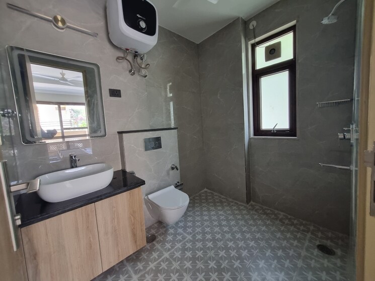 Bathroom, experion-one-42 1 Bedroom 450 Sq.Ft. Builder Floor In Sector 42 Gurgaon 8799719