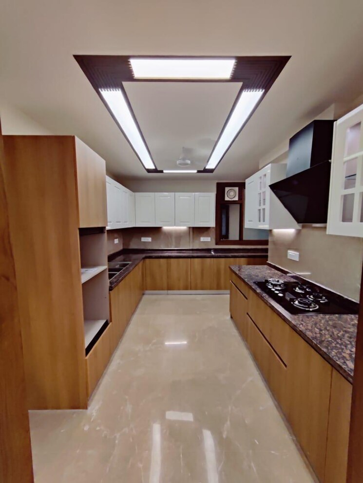 Kitchen, sarvodaya enclave 4 Bedroom 400 Sq.Yd. Builder Floor In Sarvodaya Enclave Delhi 8799716